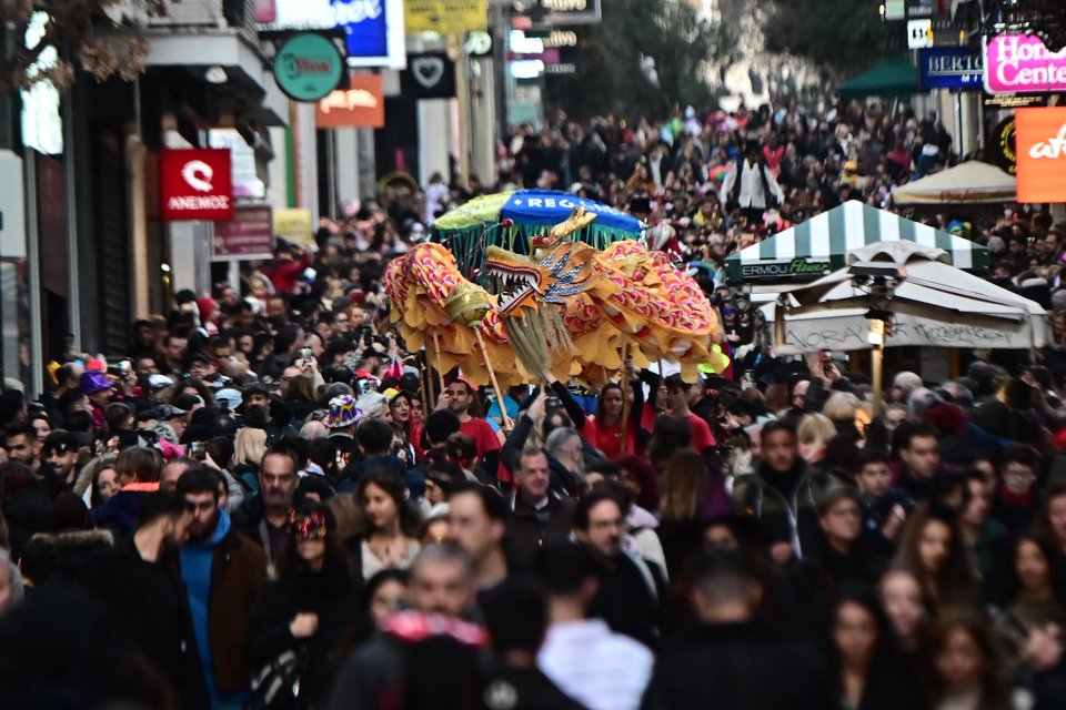 Αποκριάτικη παρέλαση στην οδό Ερμού/Eurokinissi