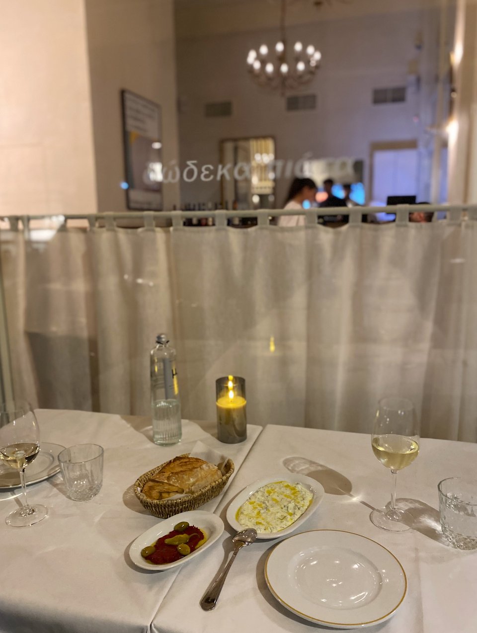 Ατμόσφαιρα παλιάς ταβέρνας με πιάτα με αγνή πρώτη ύλη και καλές τιμές