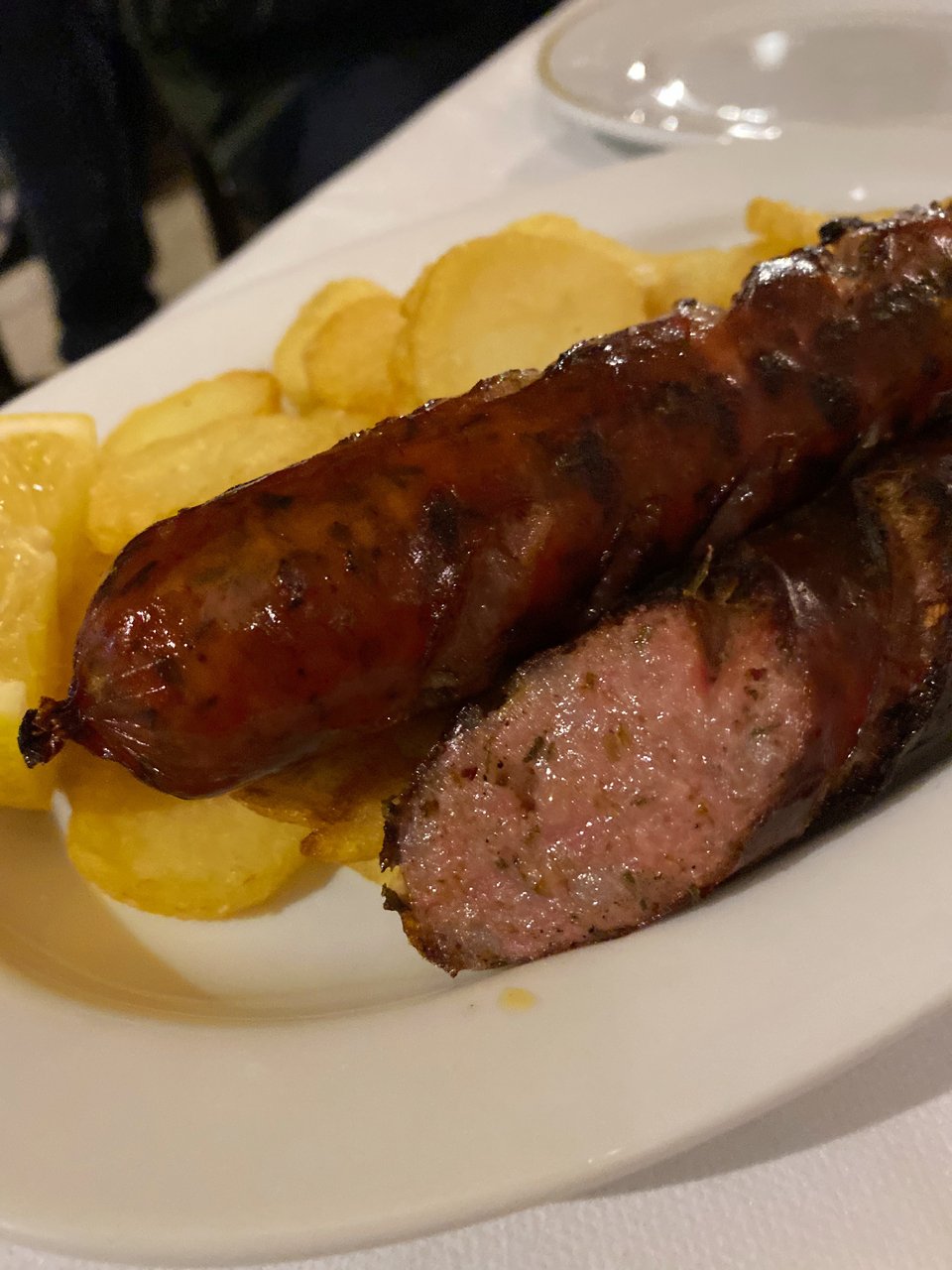 Λουκάνικο με πατάτες 