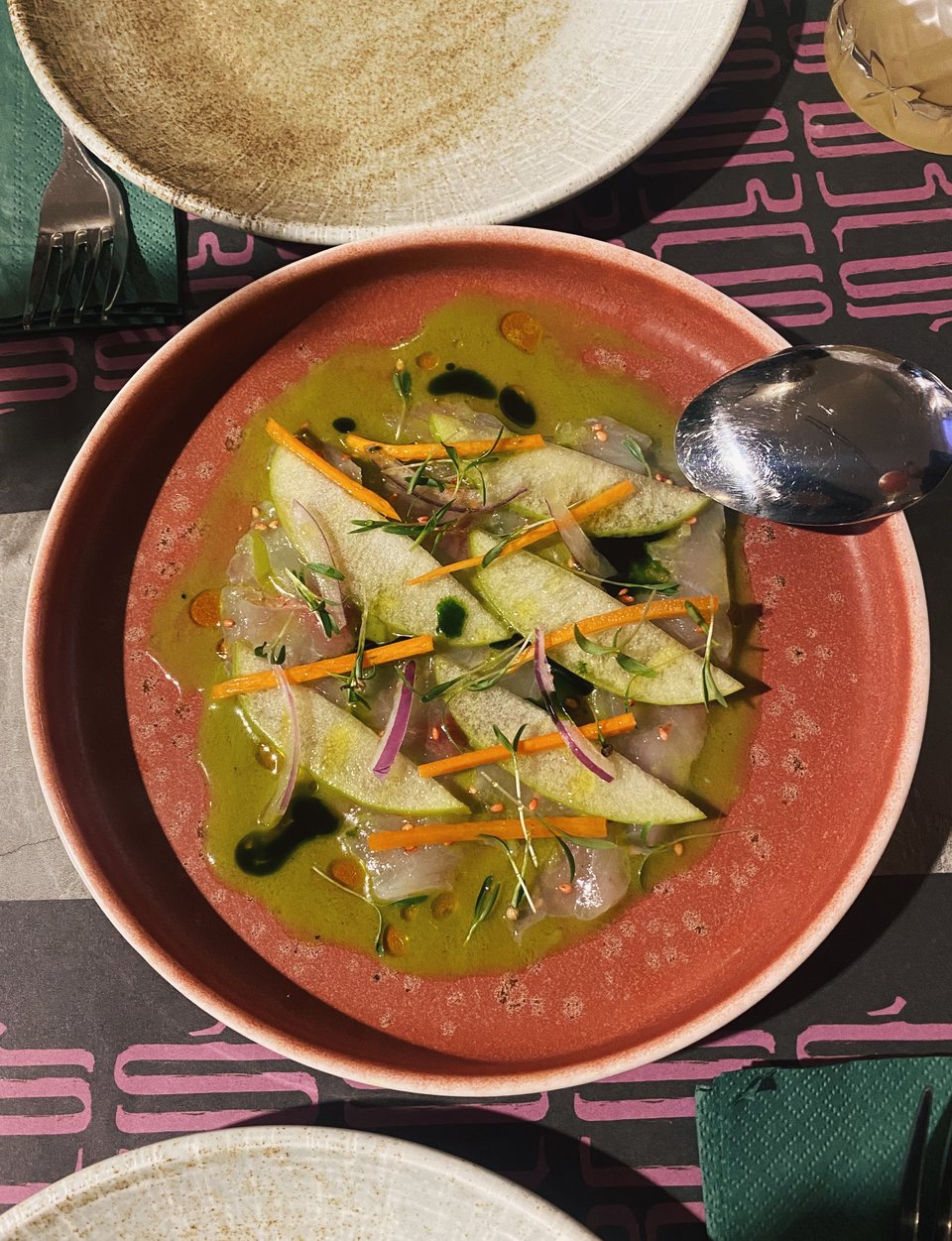 Σεβίτσε τσιπούρας με ξινόμηλο  / Φωτογραφία: Μάνος Λειβαδάρος/iefimerida