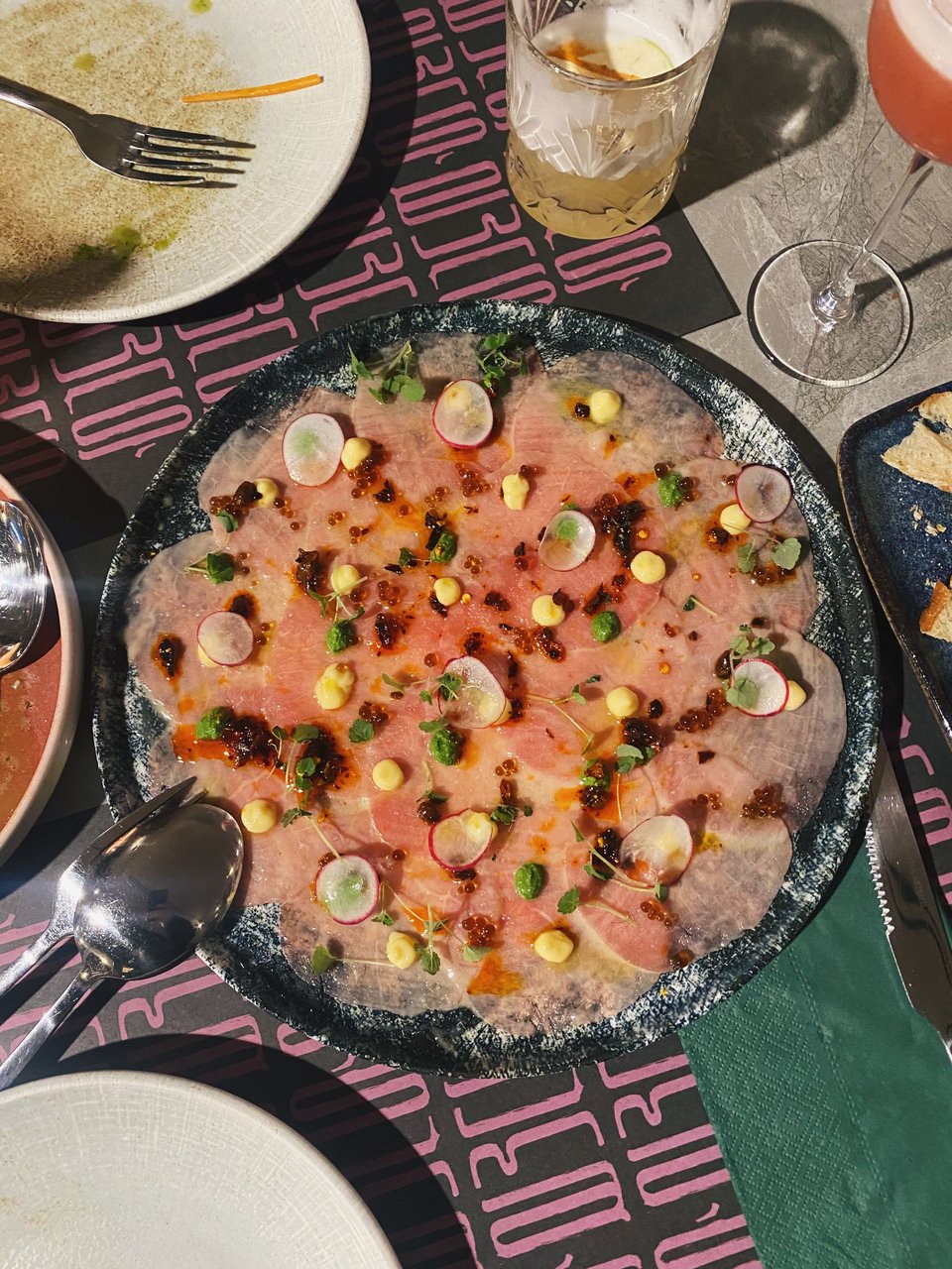 To spicy και απολαυστικό καρπάτσιο / Φωτογραφία: Μάνος Λειβαδάρος/iefimerida