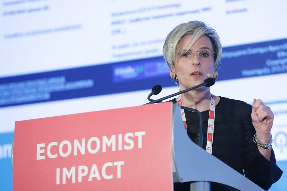 Η πρόεδρος της ΕΟΠΕ, Ζένια Σαριδάκη, στο συνέδριο του Economist για τον καρκίνο / ΑΠΕ-ΜΠΕ