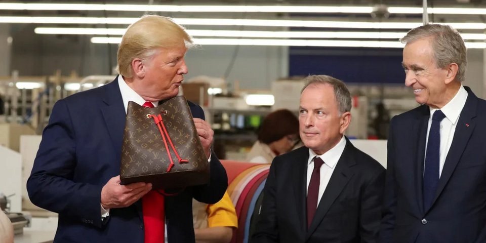 Ο πρόεδρος των ΗΠΑ, Ντόναλντ Τραμπ και ο Γάλλος CEO της LVMH, Μπερνάρ Αρνό 