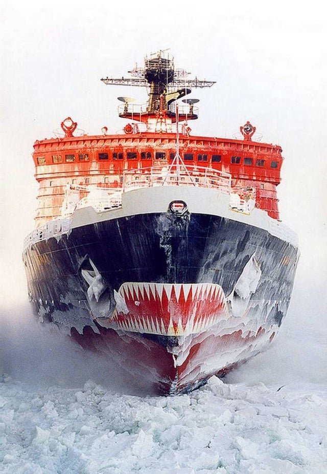 Η καρίνα του Yamal τοποθετήθηκε το 1986 στο Λένινγκραντ (σημερινή Αγία Πετρούπολη) στα Ναυπηγεία της Βαλτικής / WIKIPEDIA