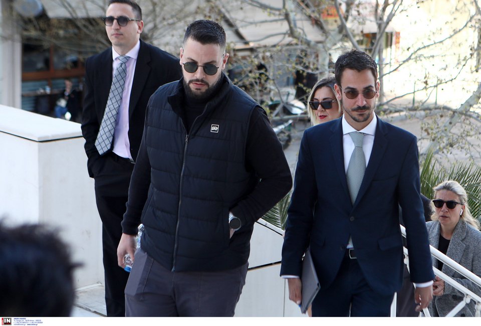 Ο Μάνος Δασκαλάκης παρών σήμερα στο δικαστήριο για το θάνατο των δύο μικρότερων παιδιών του