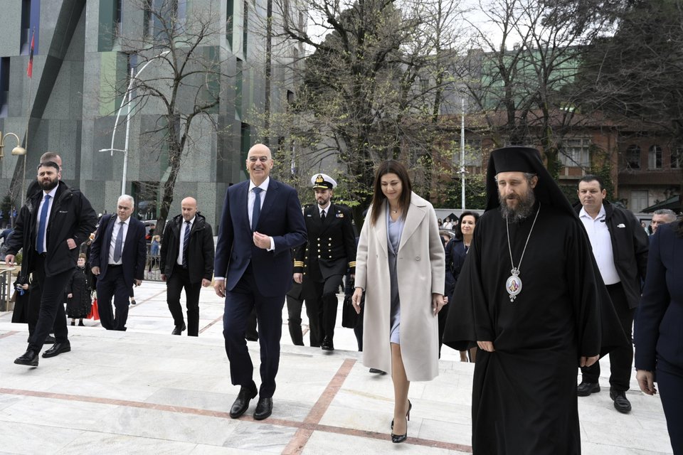 Ο υπουργός Εθνικής Άμυνας Νίκος Δένδιας και η υπουργός Παιδείας, Θρησκευμάτων και Αθλητισμού, Σοφία Ζαχαράκη