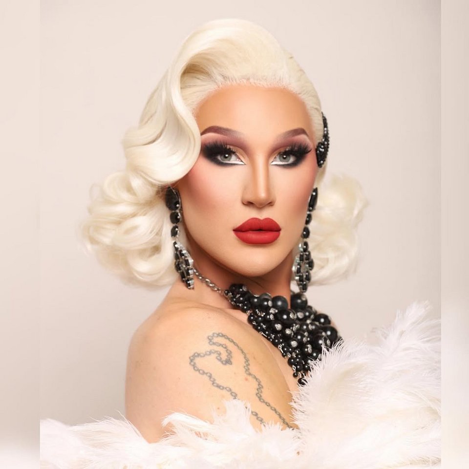 drag queen «The Vivienne»