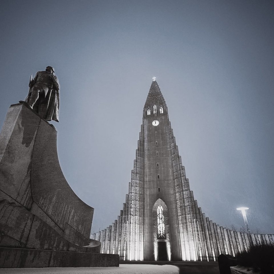 H εκκλησία Hallgrímskirkja - μία από τις ψηλότερες κατασκευές στην Ισλανδία, εύκολα ορατή από σχεδόν κάθε σημείο της πόλης
