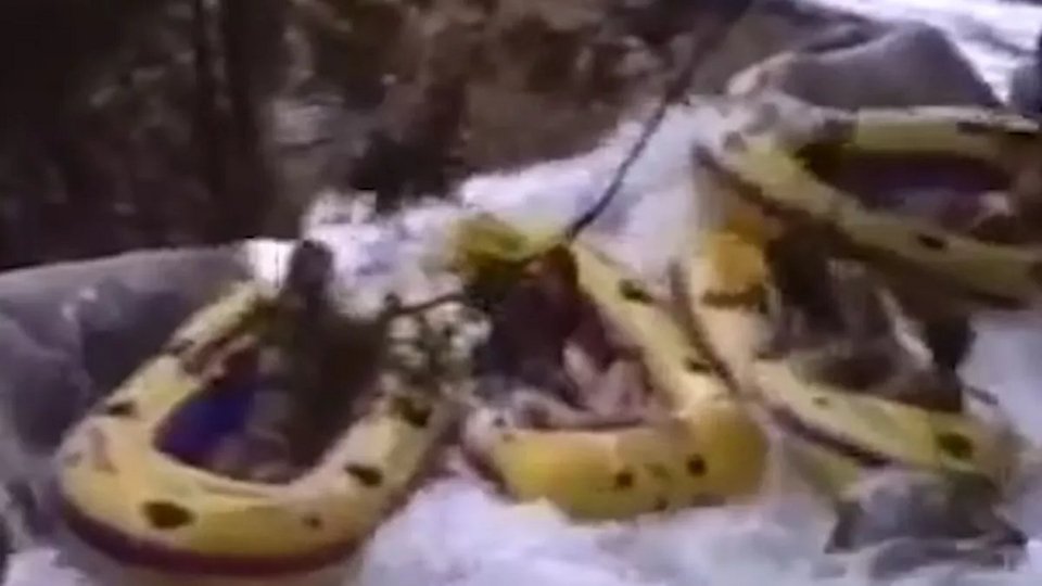 Ακόμη και τα ορμητικά νερά ήταν μια επικίνδυνη διαδρομή /