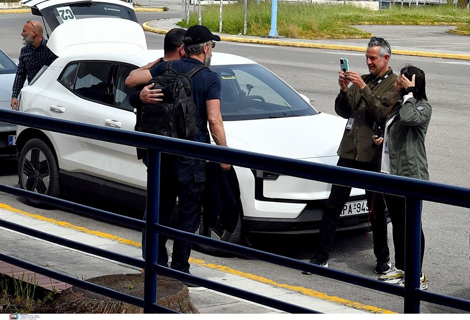 Τελευταίες σελφι στο αεροδρόμιο