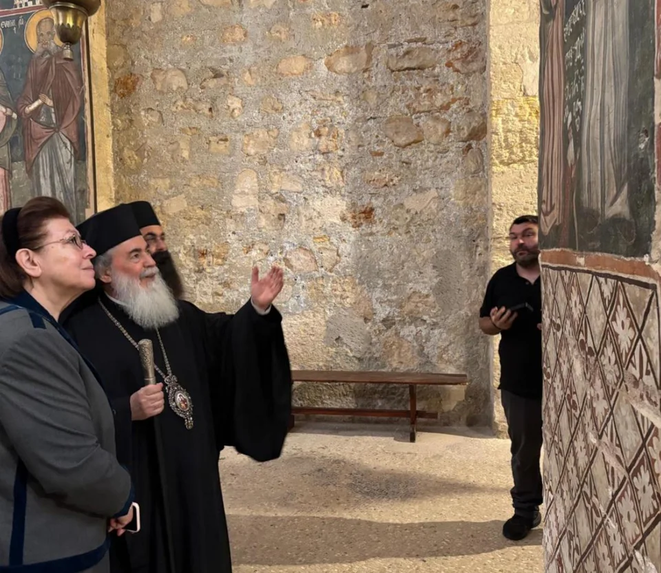 Ο Πατριάρχης Ιεροσολύμων ξενάγησε την Υπουργό Πολιτισμού στην ιστορική Ιερά Μονή του Τιμίου Σταυρού 