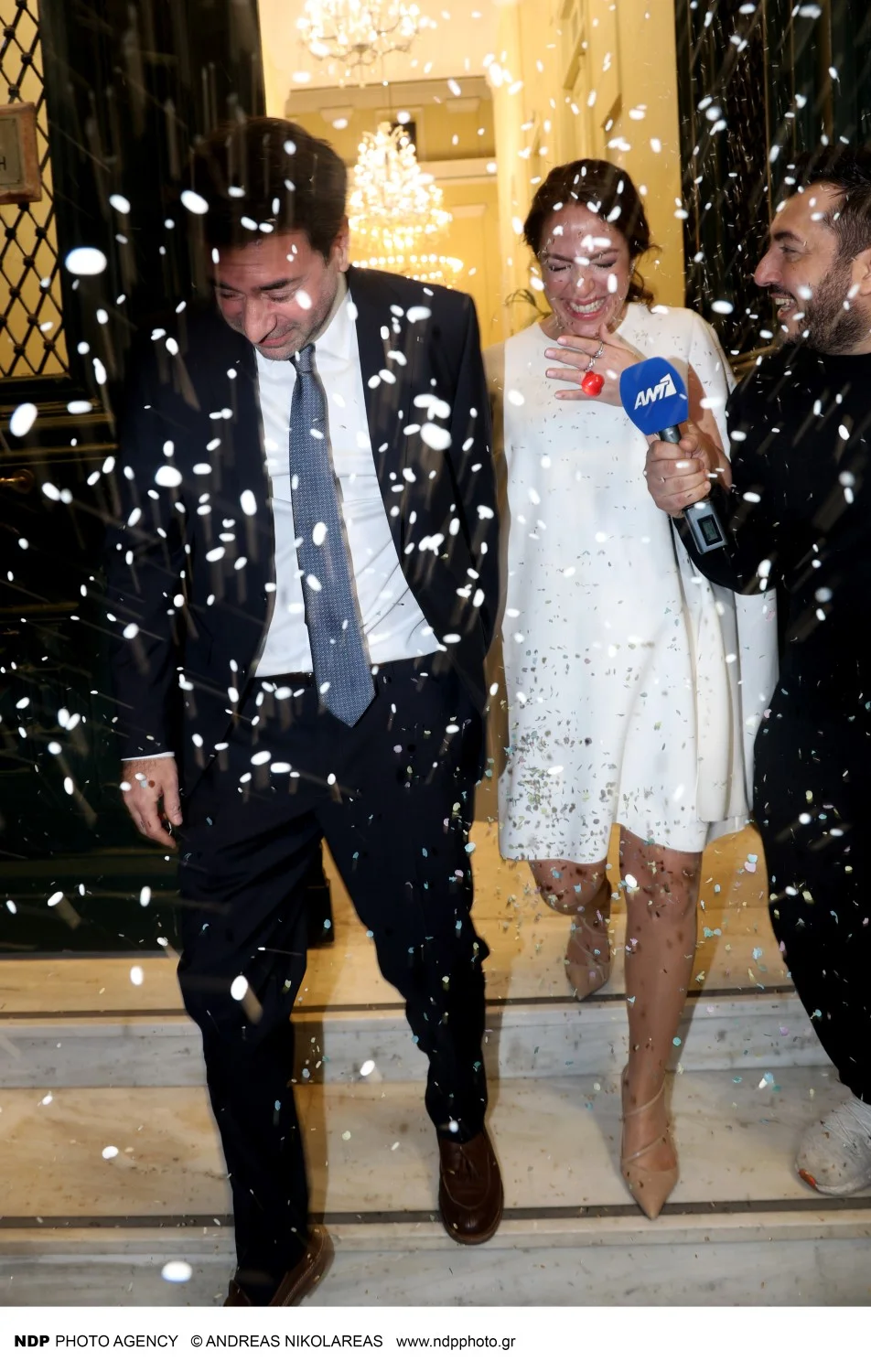 Δόμνα Μιχαηλίδου και Λεωνίδας Μαντωνάκης παντρεύτηκαν με πολιτικό γάμο
