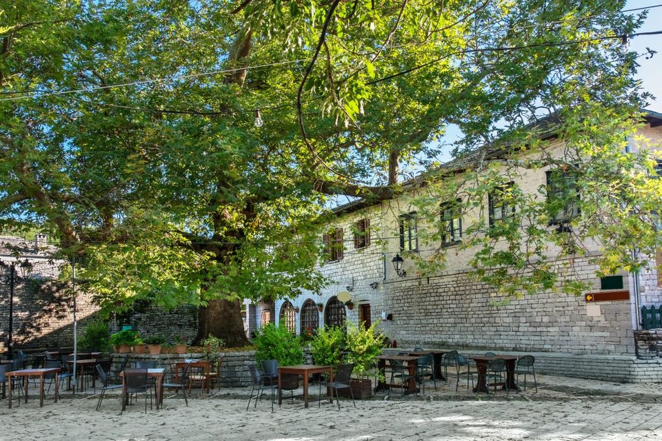 Στην κεντρική πλατεία