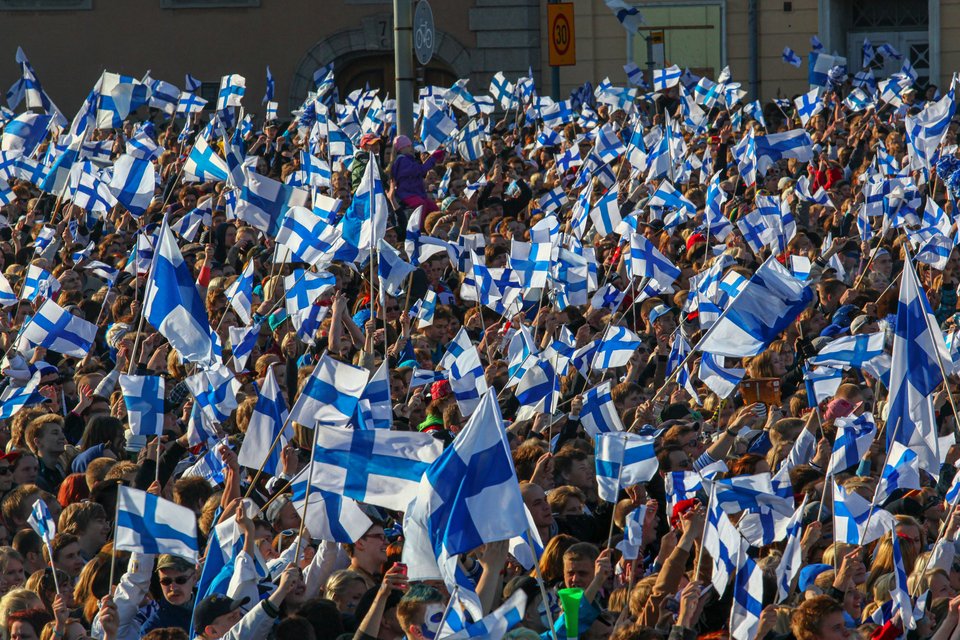 Με το 10 να σημαίνει ότι κάποιος ζει αυτή τη στιγμή την καλύτερη δυνατή ζωή που μπορεί να φανταστεί, οι Φινλανδοί ήρθαν πρώτοι με μέση βαθμολογία 7,74 / WIKIPEDIA