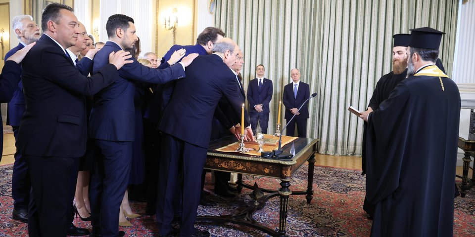 Ο ΠτΔ Κ. Τασούλας με τον Πρωθυπουργό Κυρ. Μητσοτάκη στην ορκωμοσία των νέων υπουργών
