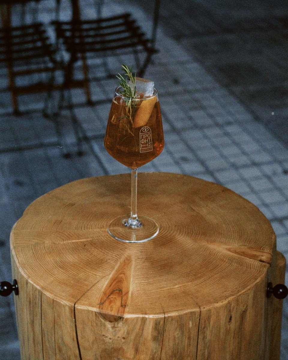 Σπριτζ και κοκτέιλ με βιβλικά ονόματα / Φωτογραφία: profitis_spritzeria/Instagram