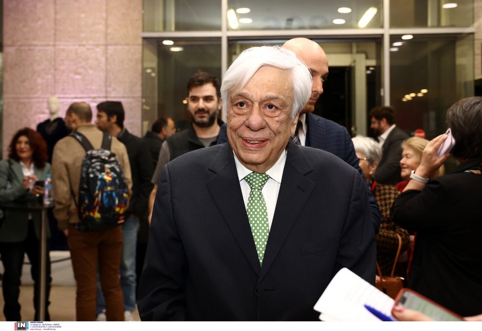 Ο Προκόπης Παυλόπουλος στο βιβλίο του Γιάννη Μπαλάφα -Φωτογραφία: ΑΝΤΩΝΙΑΔΗ ΘΩΜΑΪΣ