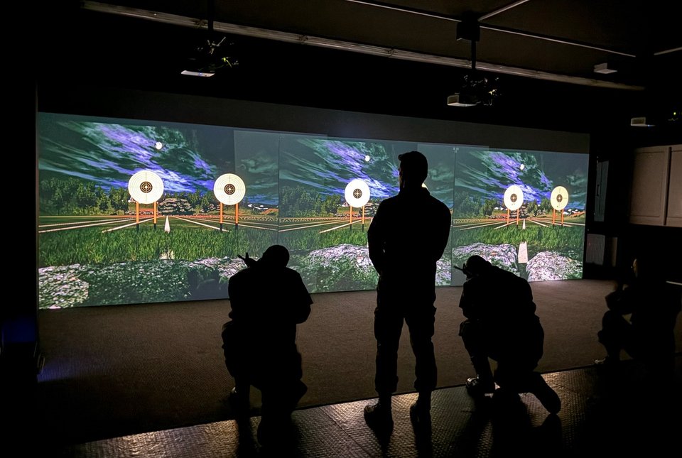 Εκπαίδευση ενστόλων μέσα από εικονικές βολές με όπλα/ΑΠΕ-ΜΠΕ