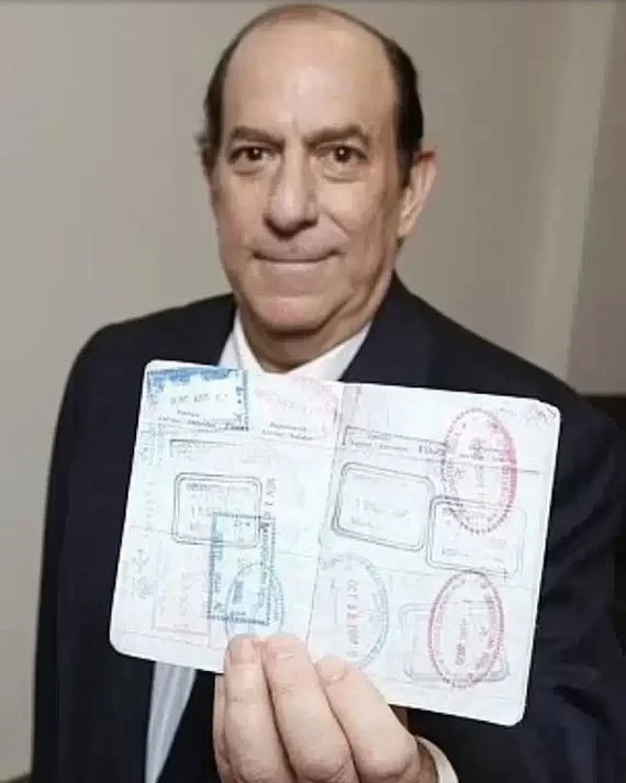 Ο Στίβεν Ροθστάιν που αγόρασε το «χρυσό» εισιτήριο της American Airlines