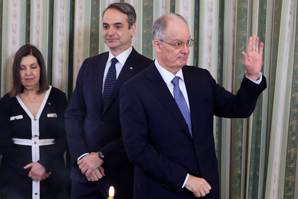 Ο ΠτΔ Κ. Τασούλας με τον Πρωθυπουργό Κυρ. Μητσοτάκη στην ορκωμοσία των νέων υπουργών