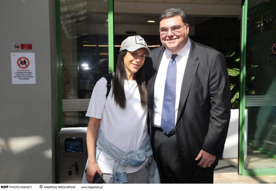 Η Ανθή Βούλγαρη με τον γυναικολόγο της, Γιάννη Βασιλόπουλο