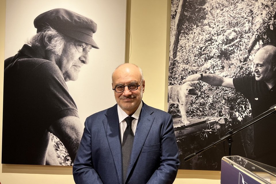 Ο πρόεδρος του QUALCO Foundation, Ορέστης Τσακαλώτος στα εγκαίνια του Μουσείου Ελύτη