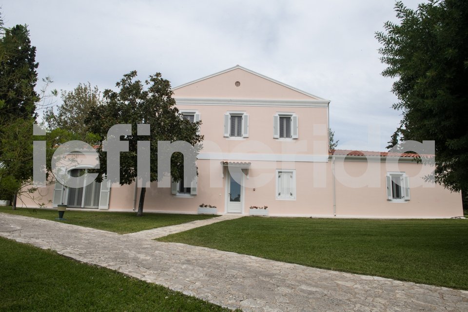Το ροζ σπίτι ήταν το σπίτι όπου έμεναν ο Αριστοτέλης Ωνάσης με την Τζάκι
