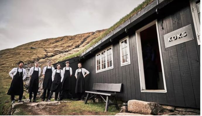 «Αυτοί [η ομάδα του Koks] έχουν έναν φυσικό σεβασμό για τις παραδόσεις  που υπάρχουν και ταυτόχρονα τις "προκαλούν" αλλά πάντα με σεβασμό» / KOKS