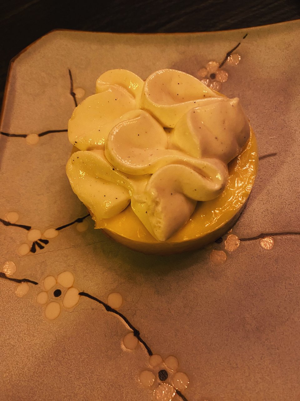 Η ωραία τάρτα yuzu. 