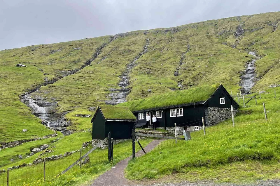 Από την πρώτη κιόλας μπουκιά του μενού 20 πιάτων, ο Ziska έχει εμφυσήσει μια ισχυρή αίσθηση του τόπου / KOKS 