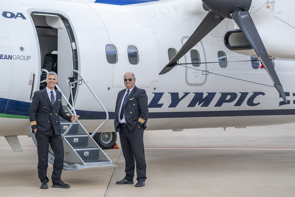 Ο Captain Βασίλης Κλουδάς, Διευθυντής Πτητικής Εκμετάλλευσης της Olympic Air και ο Captain Θανάσης Μαζαράκης
