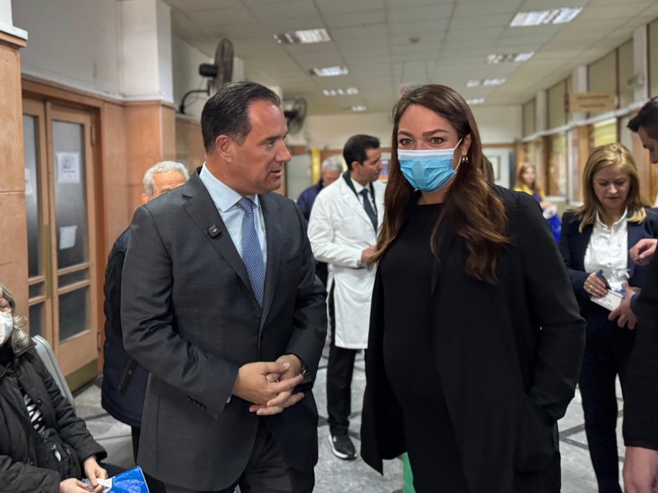 Ο υπουργός Υγείας Άδωνις Γεωργιάδης και η υπουργός Κοινωνικής Συνοχής Δόμνα Μιχαηλίδου
