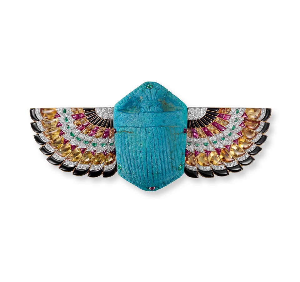 Scarab Brooch, Cartier London, 1925. Blue-glazed Egyptian faience with rubies, emeralds, citrine, diamonds, onyx, platinum and gold. Nils Herrmann, Collection Cartier © Cartier