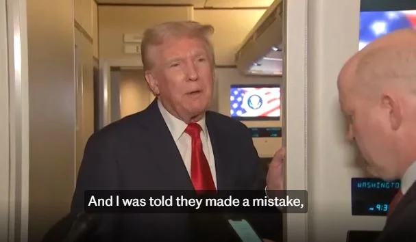 Στιγμιότυπο από τις δηλώσεις του Ντόναλντ Τραμπ στο Air Force One