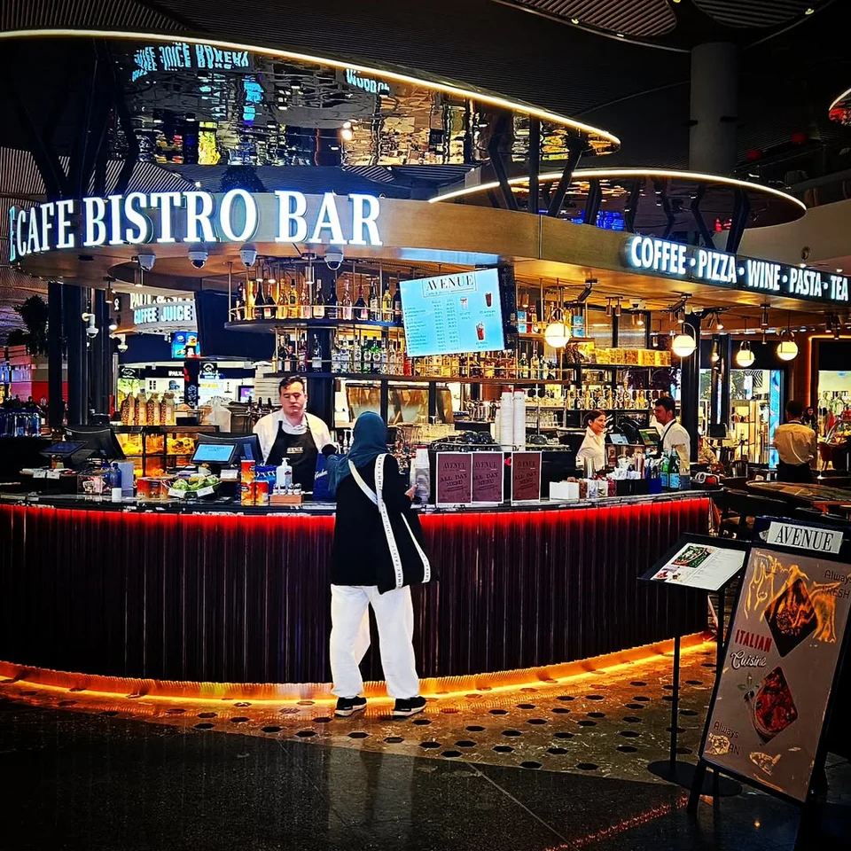Ένα cafe - bistrot στο αεροδρόμιο της Κωνσταντινούπολης 