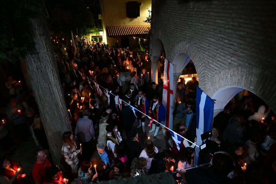Πλήθος κόσμου στο Μετόχι του Παναγίου Τάφου