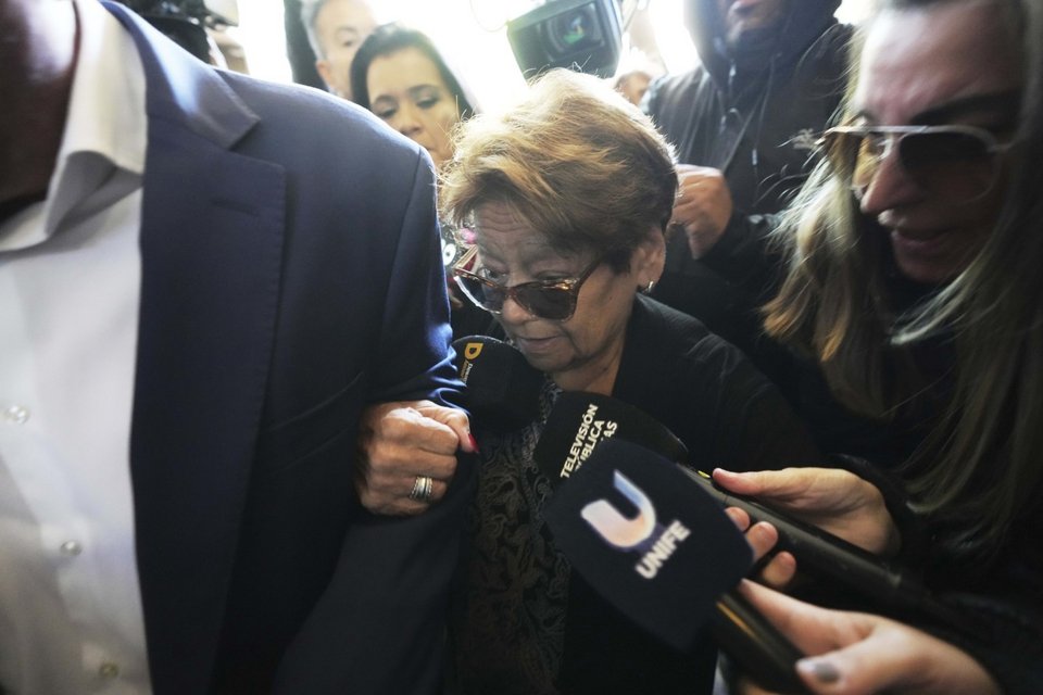 Η Άνα Μαραντόνα στη δίκη για τον θάνατο του αδελφού της Ντιέγκο /Φωτογραφία: AP