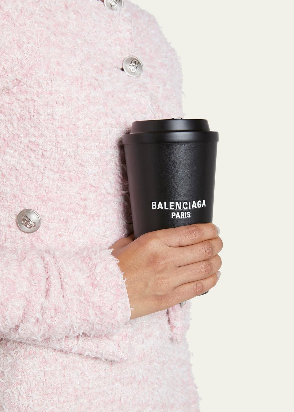 Η τσάντα σε σχήμα ποτηριού καφέ του οίκου Balenciaga