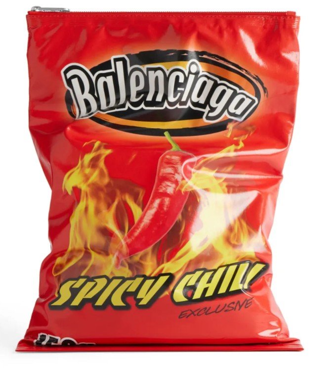 Η δερμάτινη τσάντα Balenciaga των 1.592 ευρώ που έμοιαζε με σακουλάκι πατατάκια 