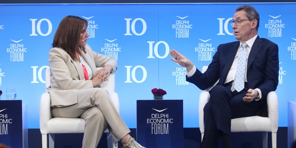 Από αριστερά: Νίκη Λυμπεράκη, Δημοσιογράφος, Mega TV, Το Βήμα - Albert Bourla, Πρόεδρος και Διευθύνων Σύμβουλος, Pfizer