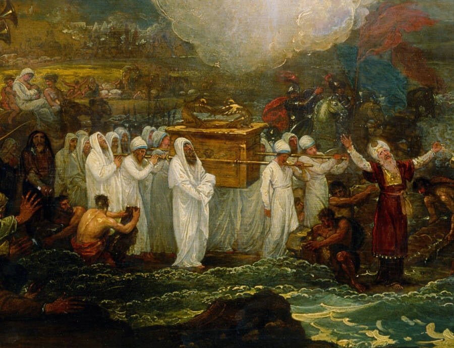Η Κιβωτός της Διαθήκης υποτίθεται ότι περιέχει τις αρχικές πέτρινες πλάκες με τις Δέκα Εντολές