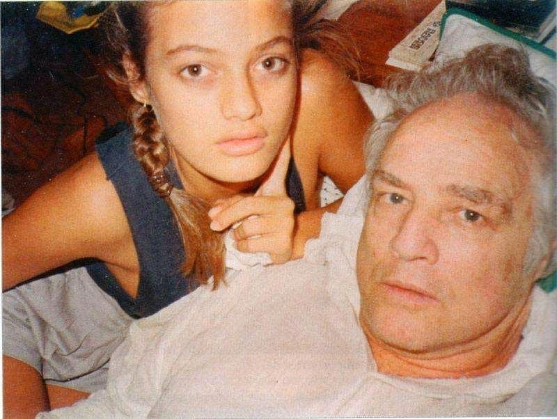 Η Cheyenne με τον πατέρα της, Μάρλον Μπράντο