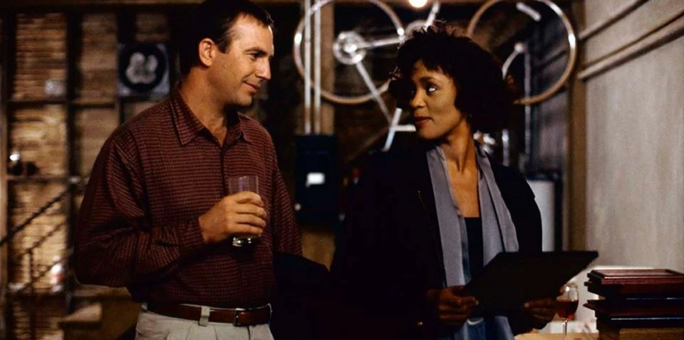 Κέβιν Κόστνερ και Γουίτνεϊ Χιούστον στην ταινία «Ο Σωματοφύλακας» 