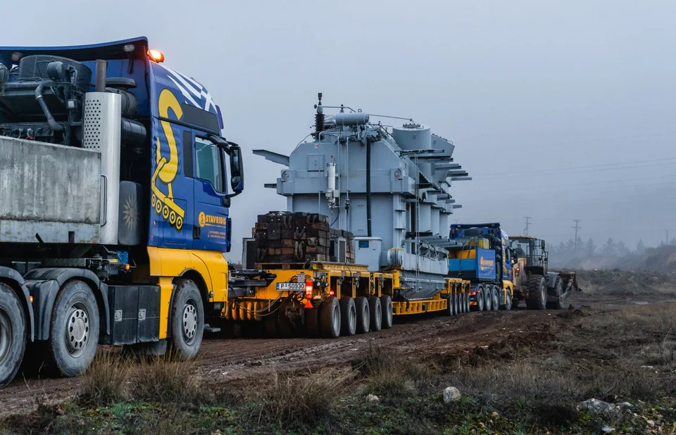 «Προφανώς αντιμετωπίζουμε πολλά προβλήματα λόγω φάρδους και πλάτους, πολλές φορές δεν στρίβει, είναι στενοί οι δρόμοι και δεν υπάρχουν μεγάλες πλατείες» λέει ο οδηγός