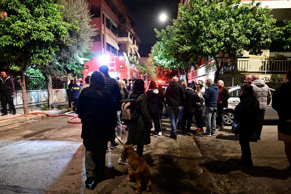 Από τη φωτιά στα Άνω Πατήσια / Φωτογραφία: ΜΙΧΑΛΗΣ ΚΑΡΑΓΙΑΝΝΗΣ/EUROKINISSI