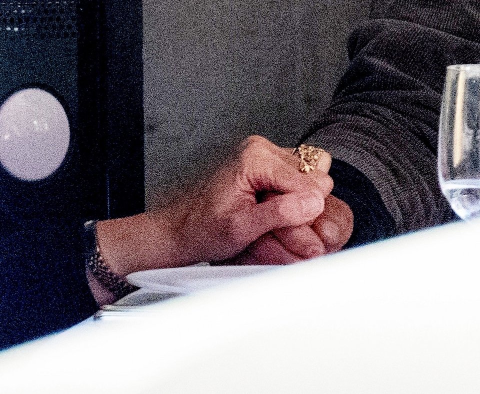 Το δαχτυλίδι που πυροδότησε φήμες περί μυστικού γάμου