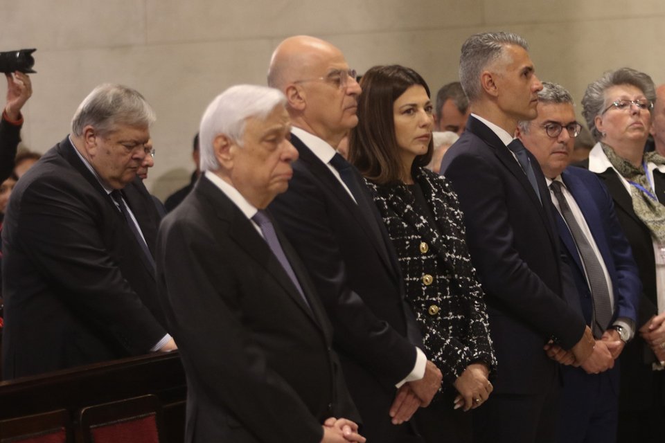 Εκπρόσωποι της κυβέρνησης και του πολιτικού κόσμου στη θεία λειτουργία υπέρ αναπαύσεως της ψυχής του Πάπα Φραγκίσκου / Eurokinissi