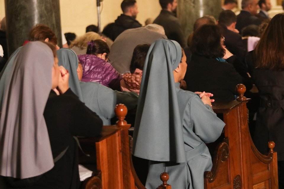 Στιγμιότυπο από τη θεία λειτουργία υπέρ αναπαύσεως της ψυχής του Πάπα Φραγκίσκου στην Αθήνα / Eurokinissi