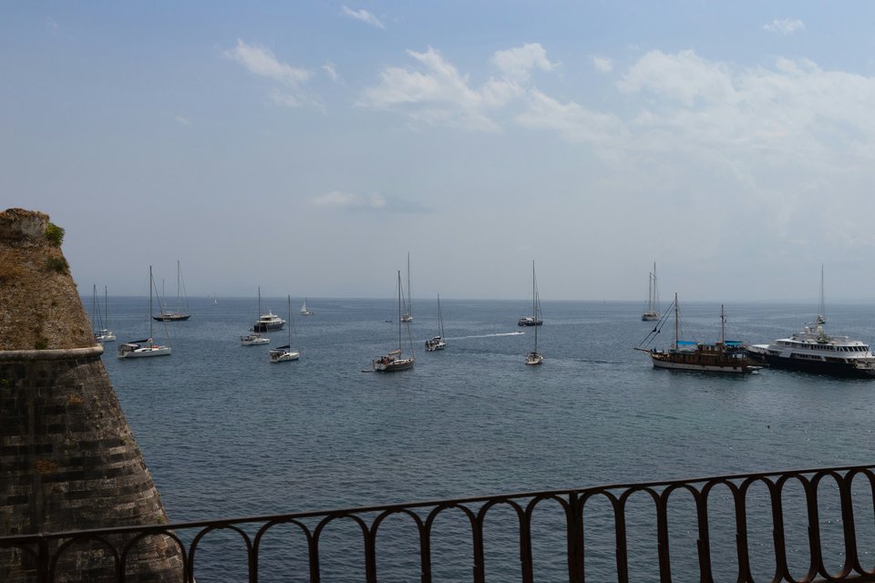 H θέα από το Παλαιό Φρούριο στην Κέρκυρα / Φωτογραφία: Mihajlo Sivc/Unsplash