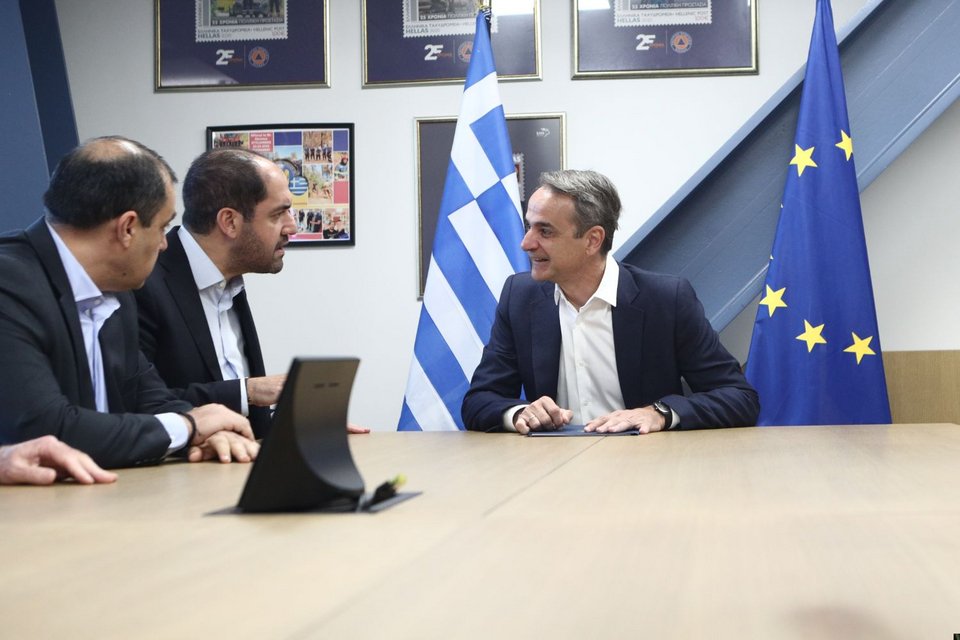Επίσκεψη Μητσοτάκη στο υπουργείο Πολιτικής Προστασίας